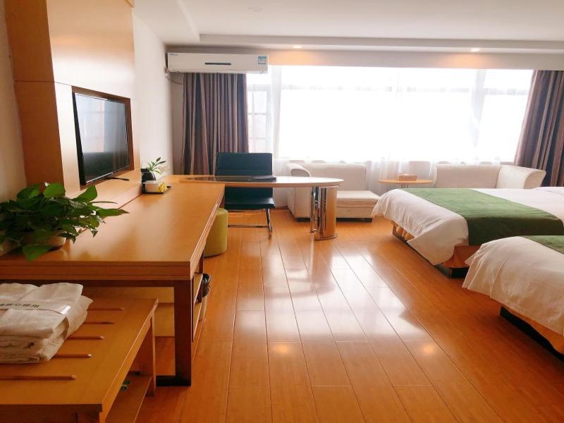 GreenTree Inn Xinyang Gushi County Liaocheng Avenue 10/18