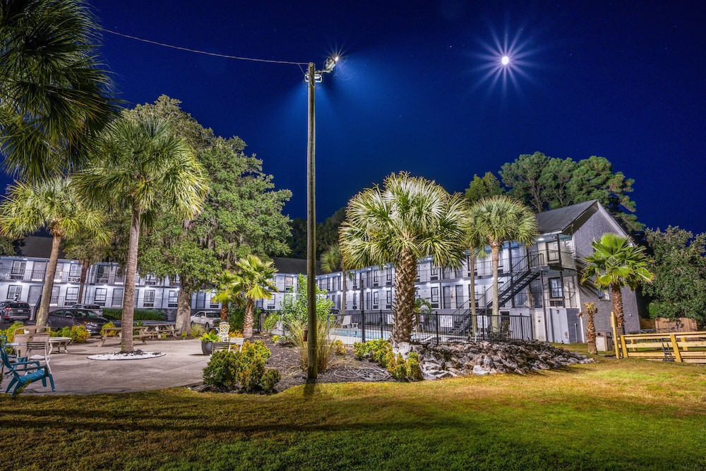 Charleston Creekside Inn 27/30