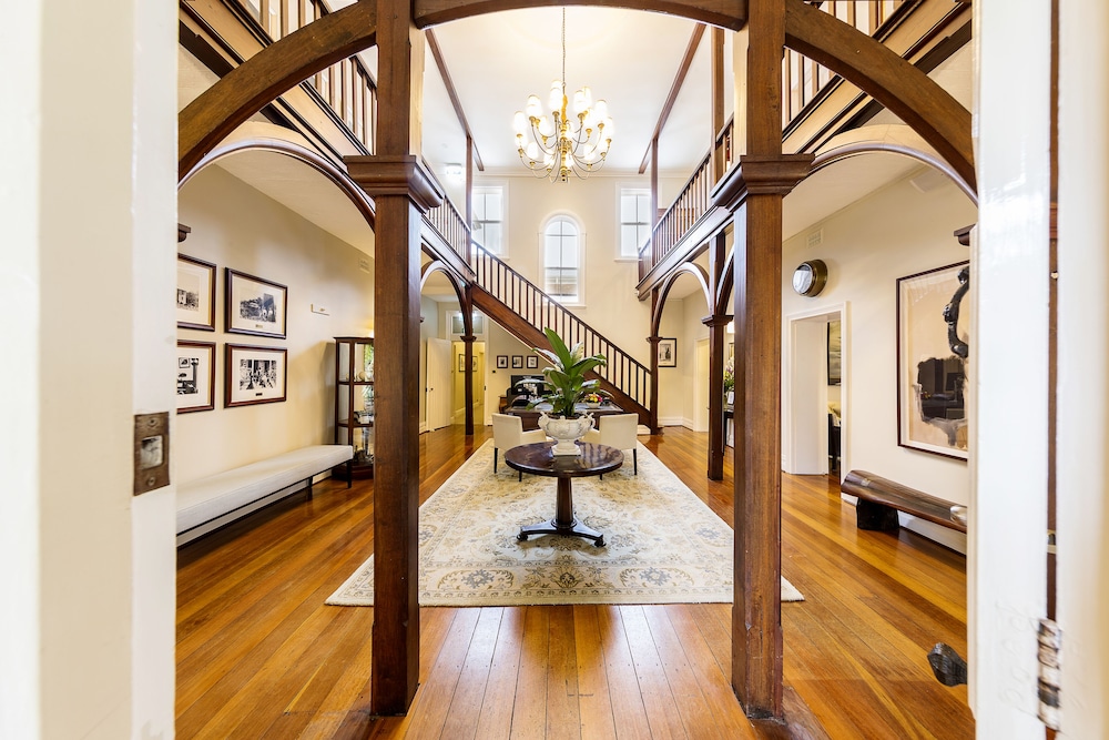 Grand Mercure Basildene Manor 32/46