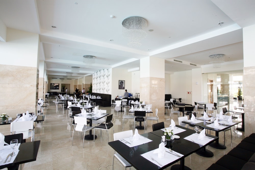 Sintesa Peninsula Hotel 33/40
