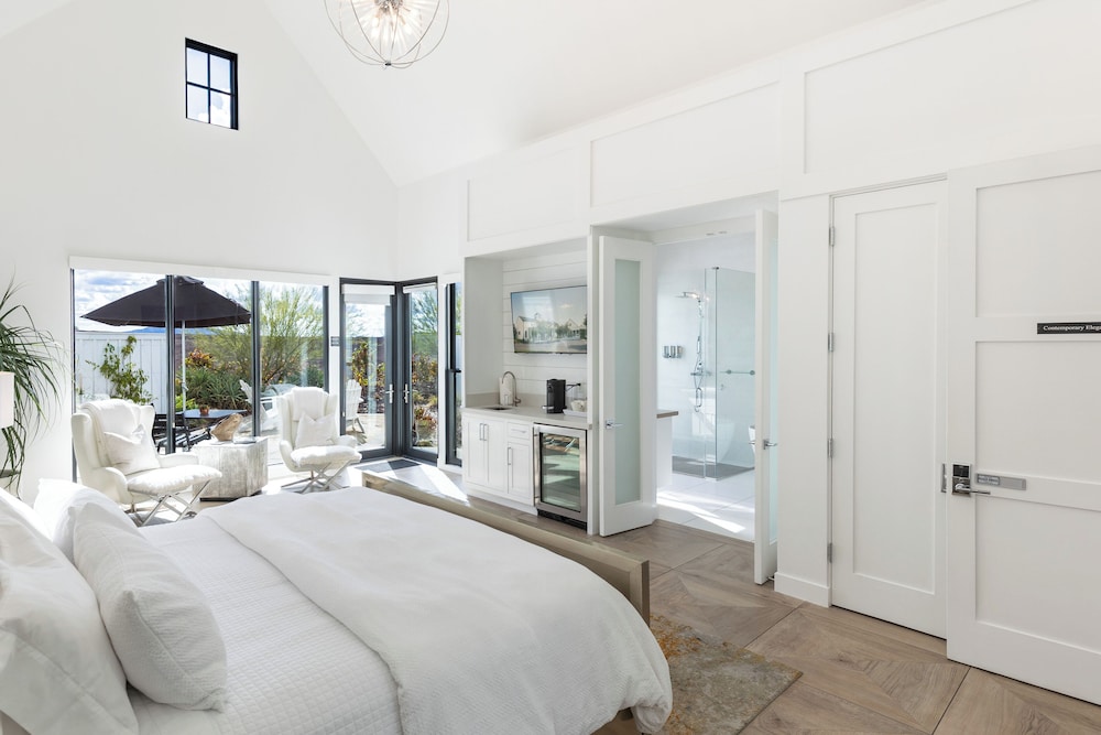 Contemporary, King Bed