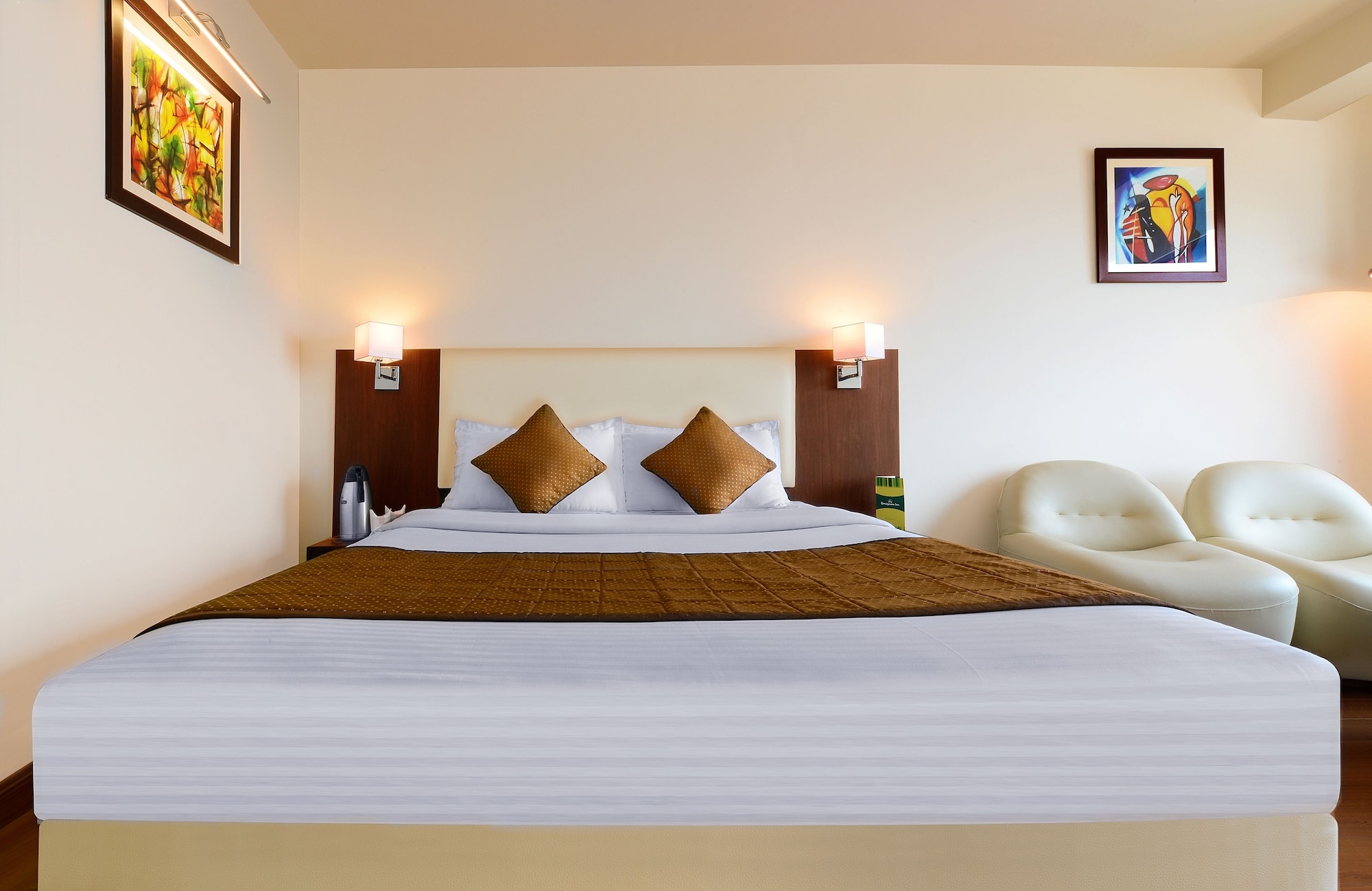 DELUXE, QUEEN BED, MOUNTAIN VIEW
