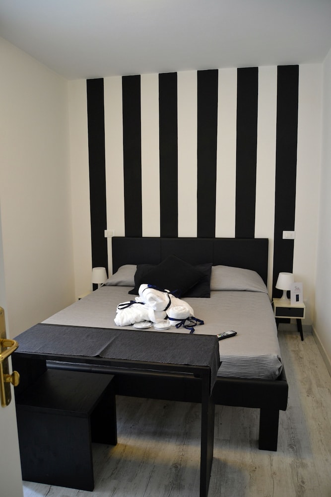 Albergo Butterfly 53/63