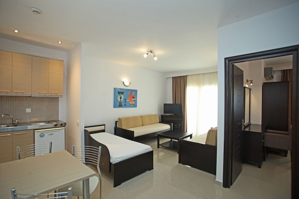 Naias Beach Hotel 23/43