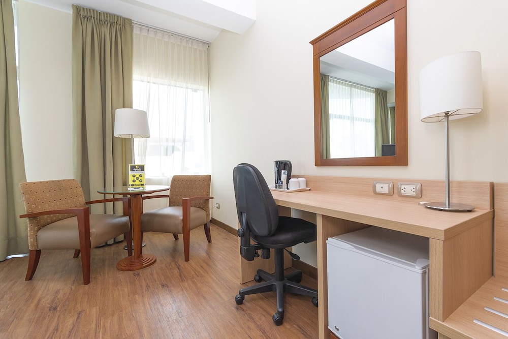 DEL PRADO HOTEL 34/48