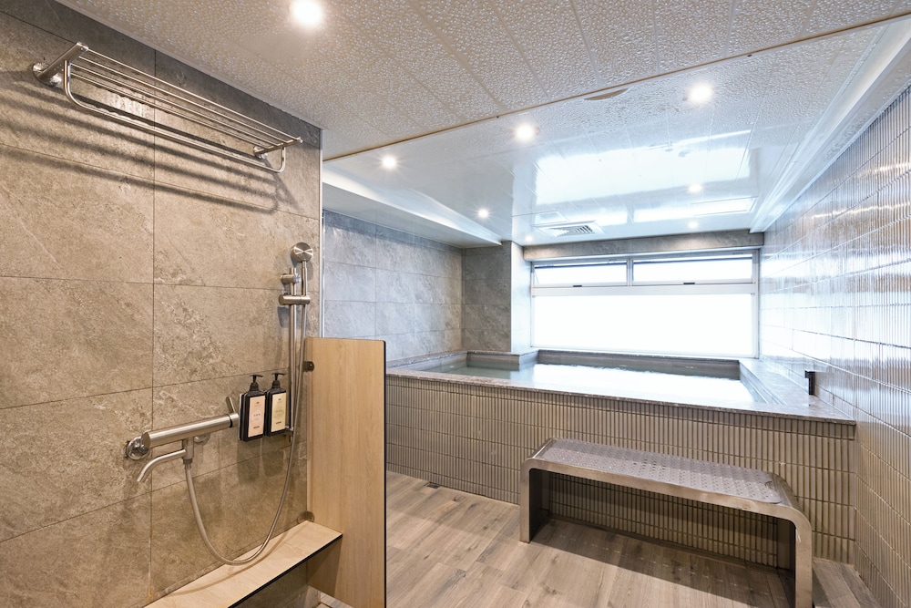 Jing Jing Holiday Hotel 35/46