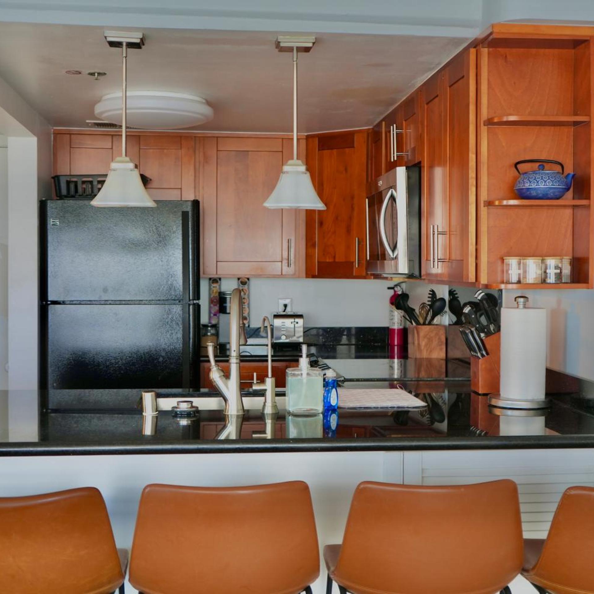 Ilikai Hotel Condo with Kitchen and Ocean View 27/38