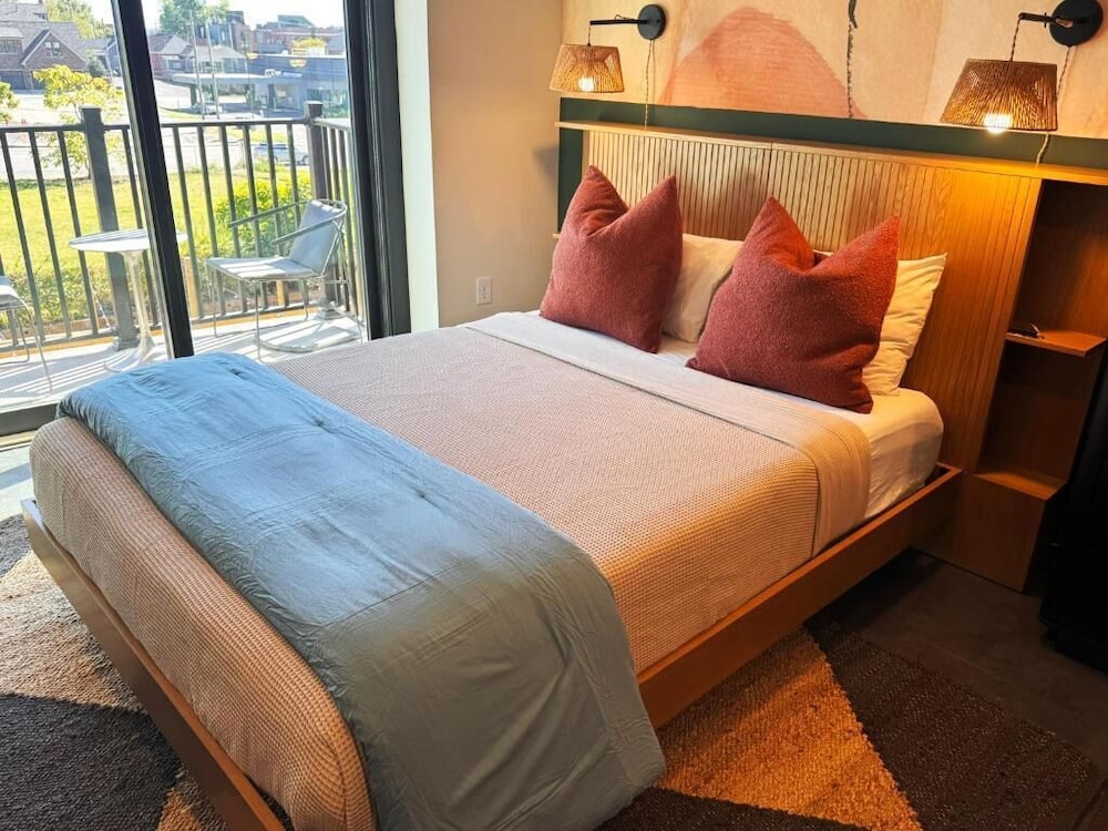 Design, Studio, 2 Queen Beds