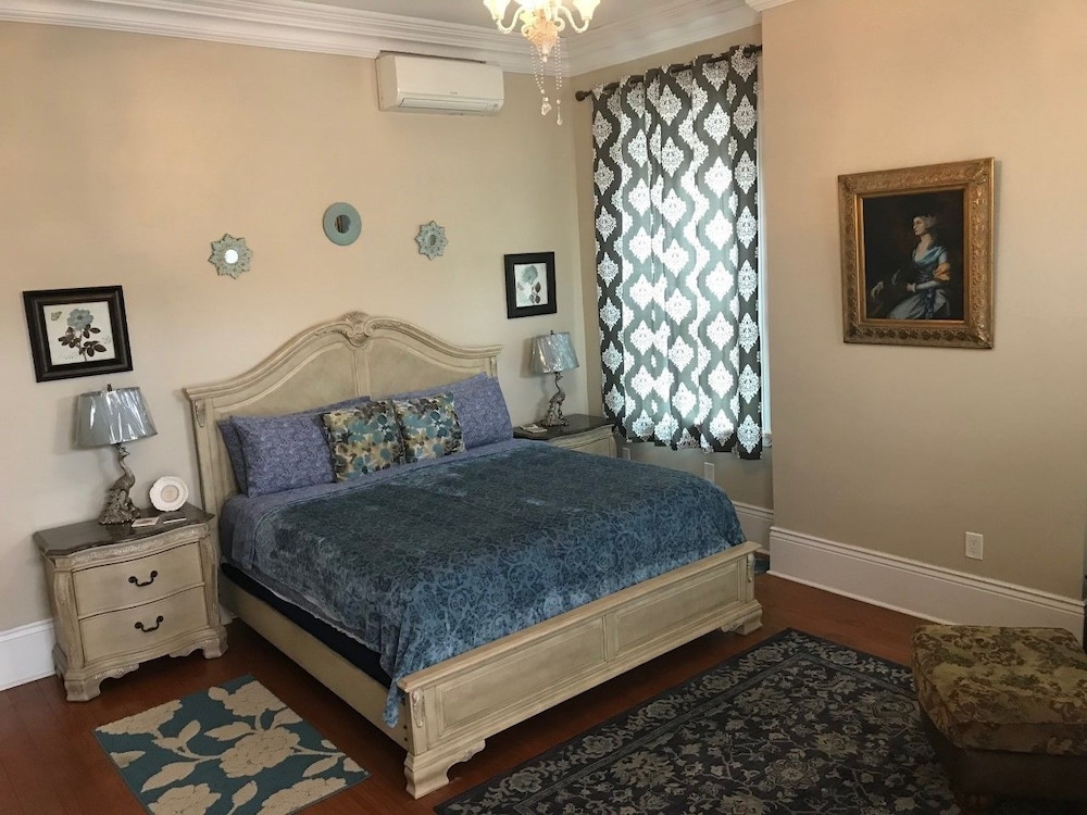 SUPERIOR, EXECUTIVE, DOUBLE BED, PRIVATE BATHROOM