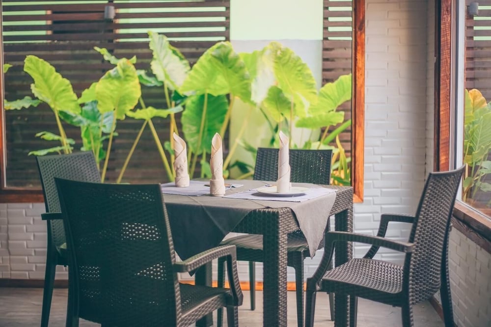 Himeyn Beach Inn - Ocho Homes by Eight Continents 23/27