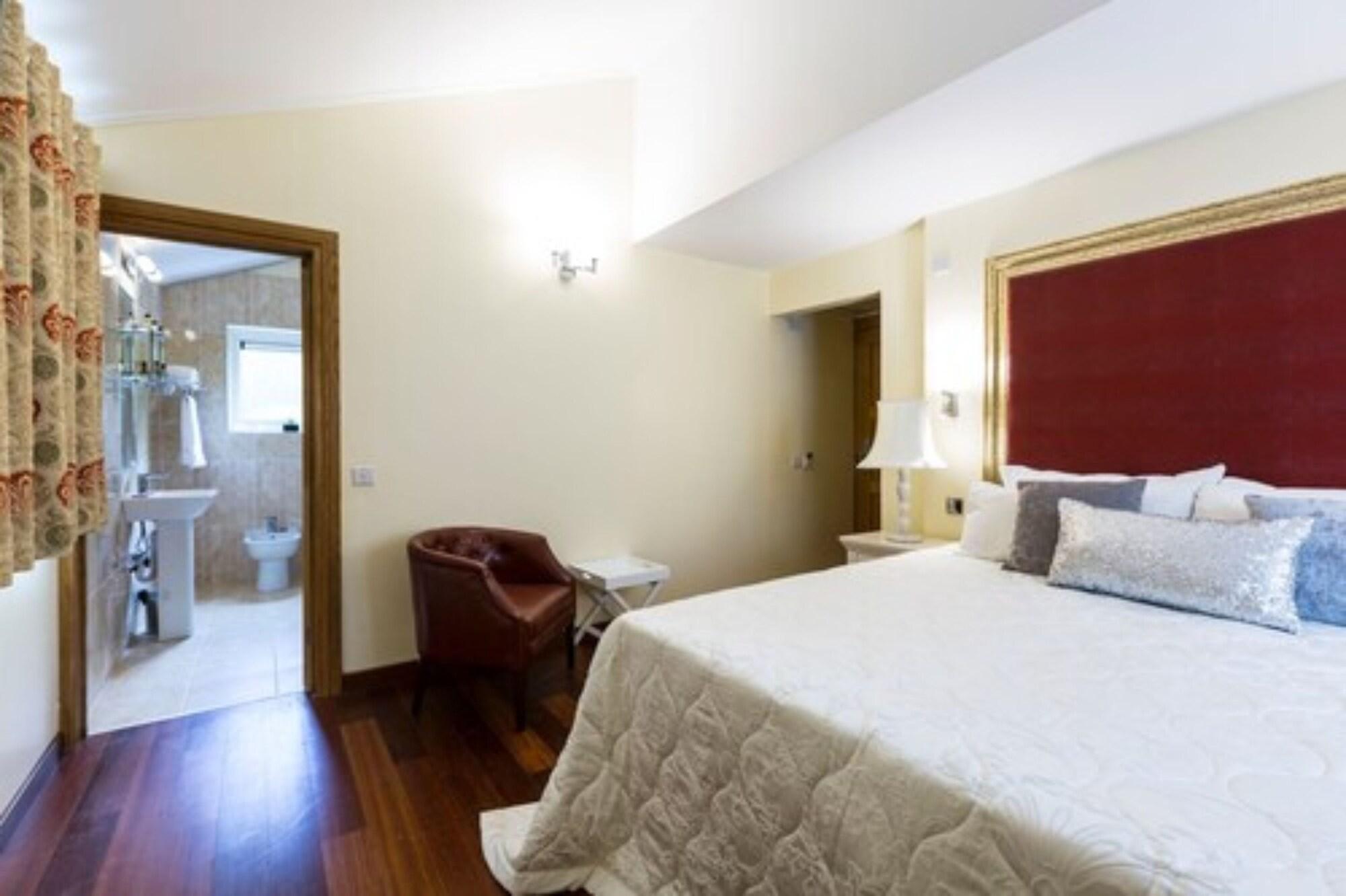 Linton Hotel 14/53