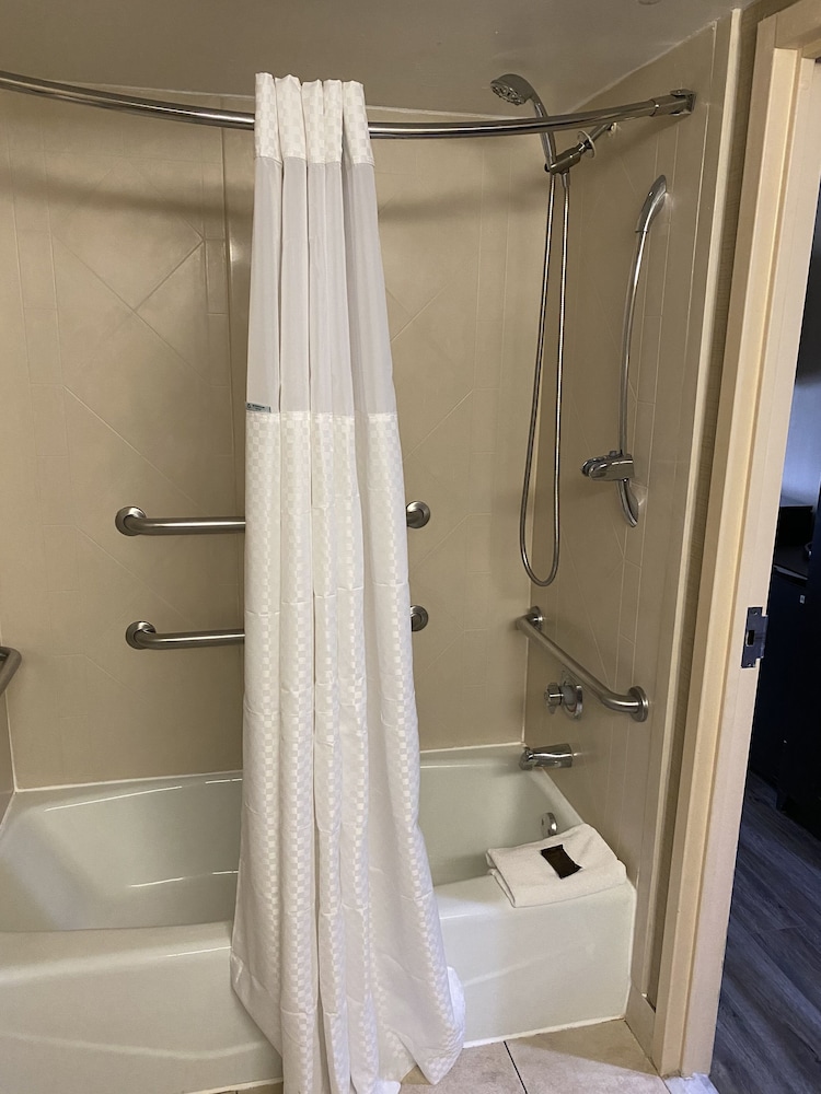 Wingate by Wyndham Springfield 56/60