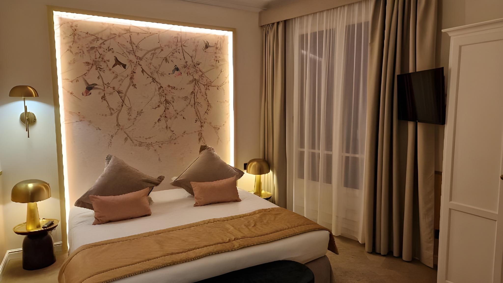 Romantic, Superior, Single Bed, Court View