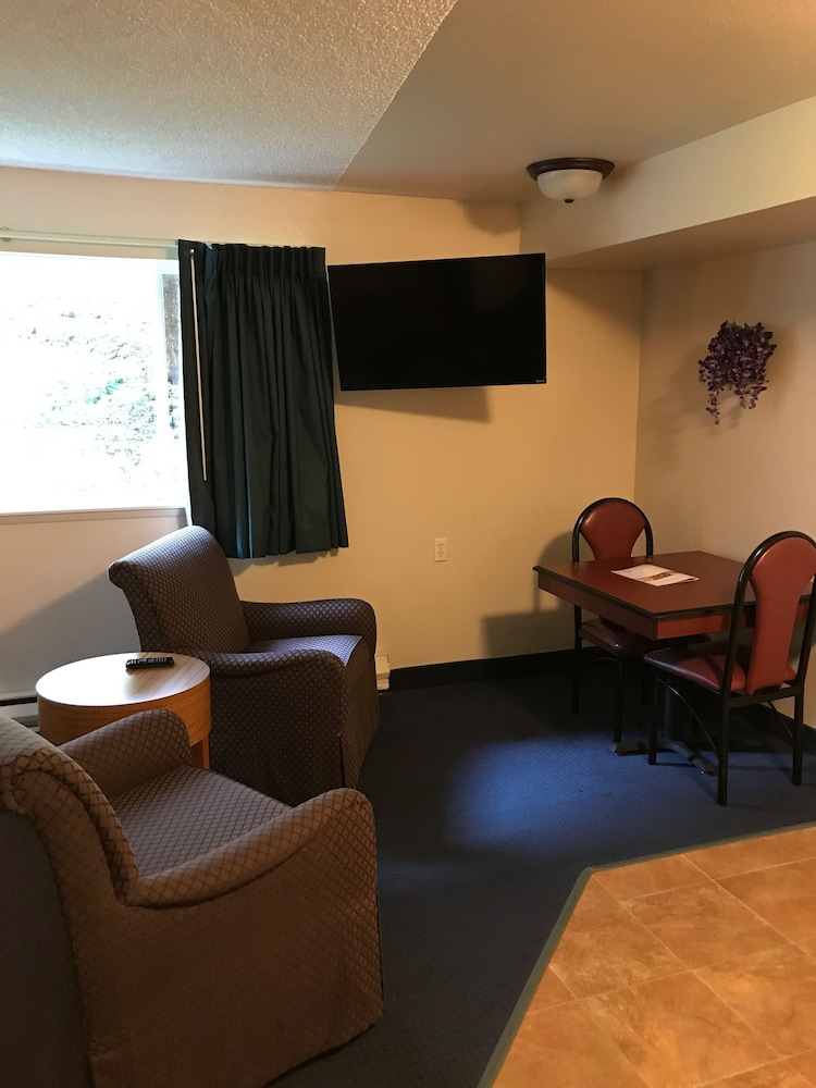 Sutton Suites Hotel 24/38
