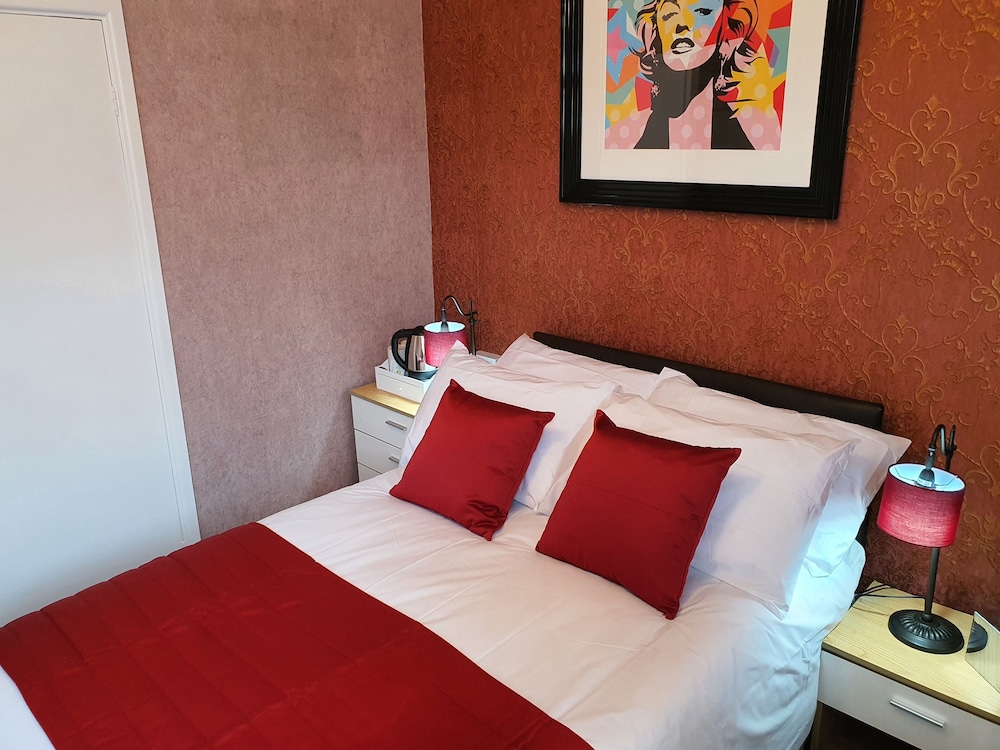 DELUXE, DOUBLE BED