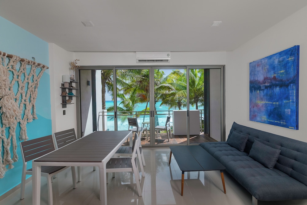 Angelina 28 Beachfront by Nah Hotels 30/53