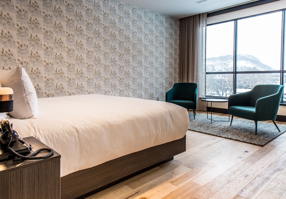 Hew & Draw Hotel 10/36