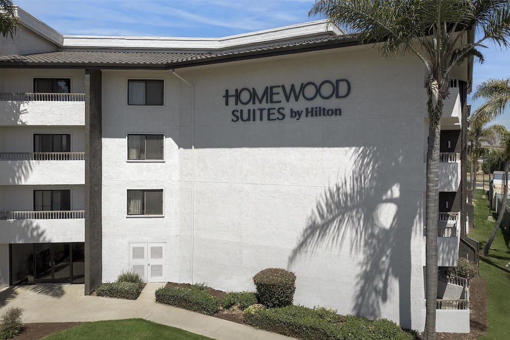 Holiday Inn Hotel And Suites 2/66