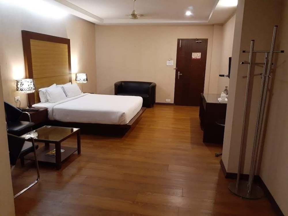 Hotel MD's Continental 16/42