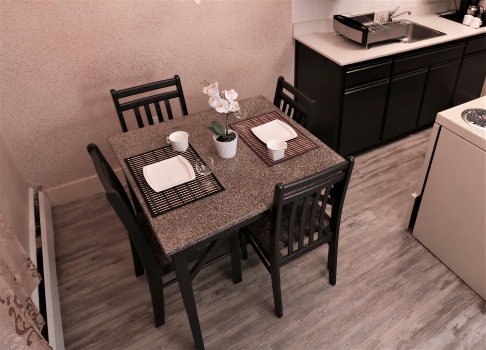 Divya Sutra Suites on Robson Downtown Vancouver 28/42
