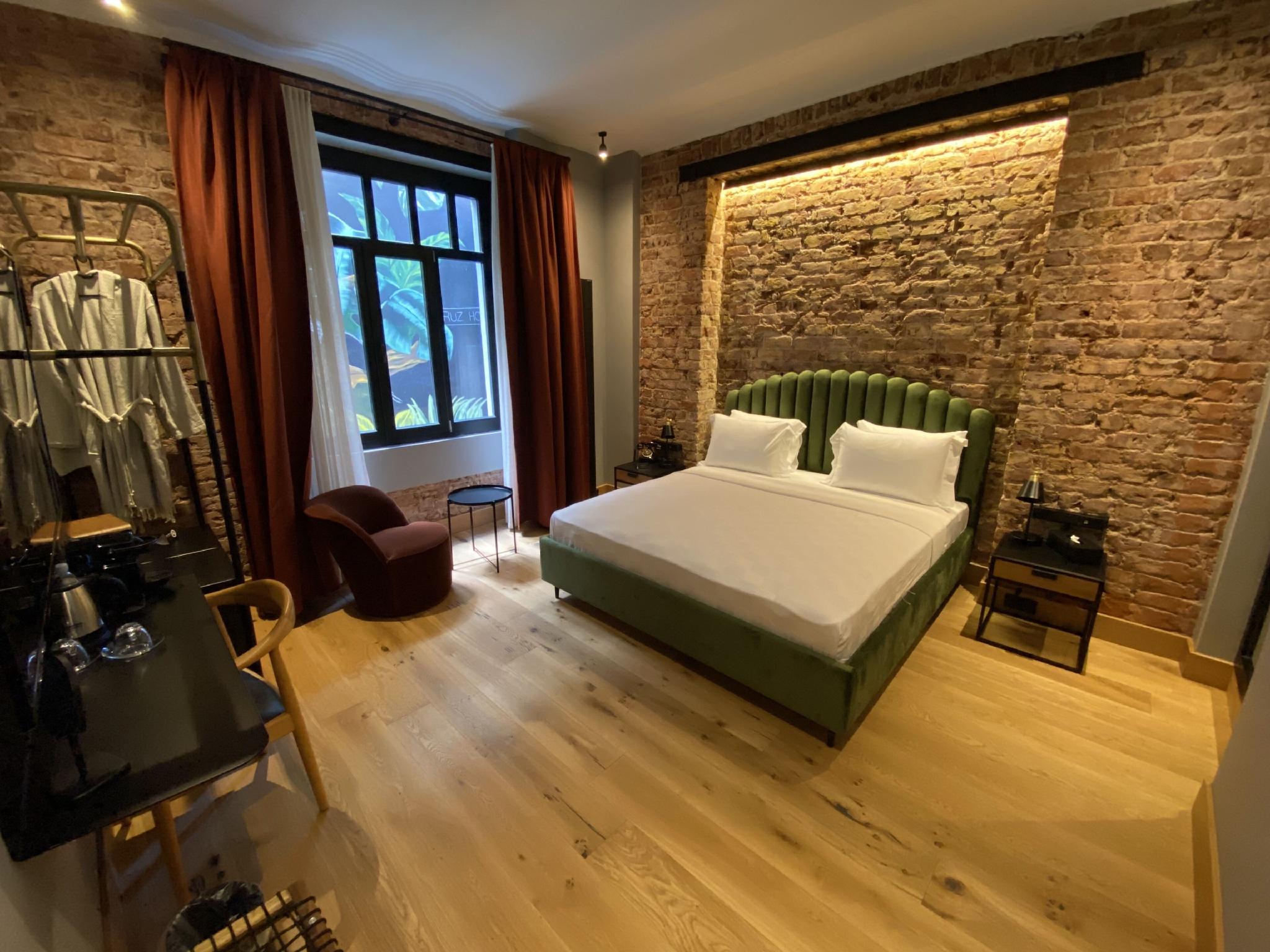 Art, Standard, King Bed
