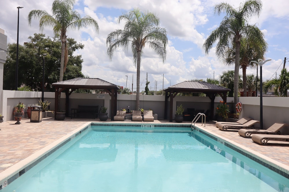 Holiday Inn Orlando East - UCF Area 56/59