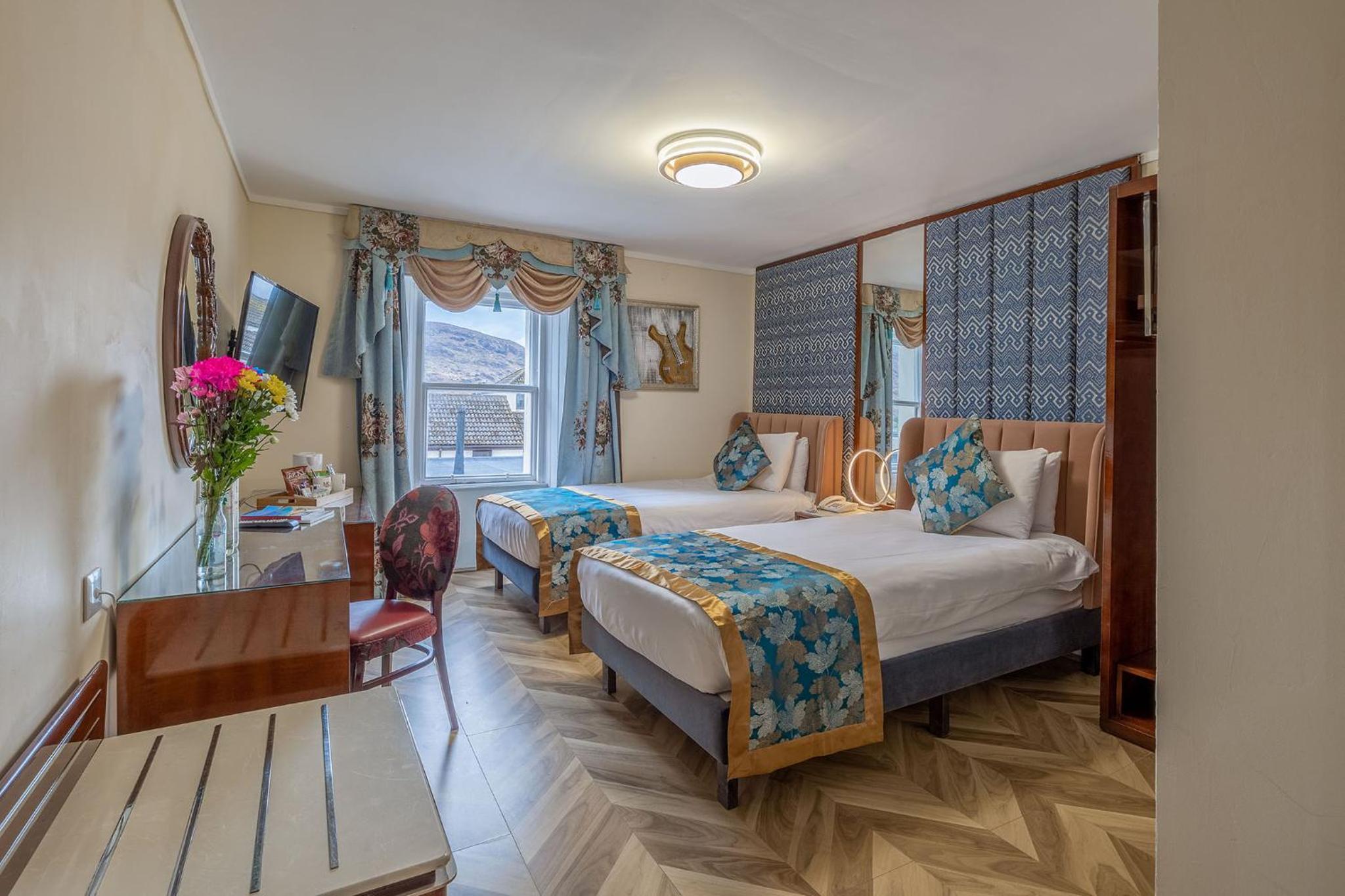 Deluxe, Single Bed, Loch View