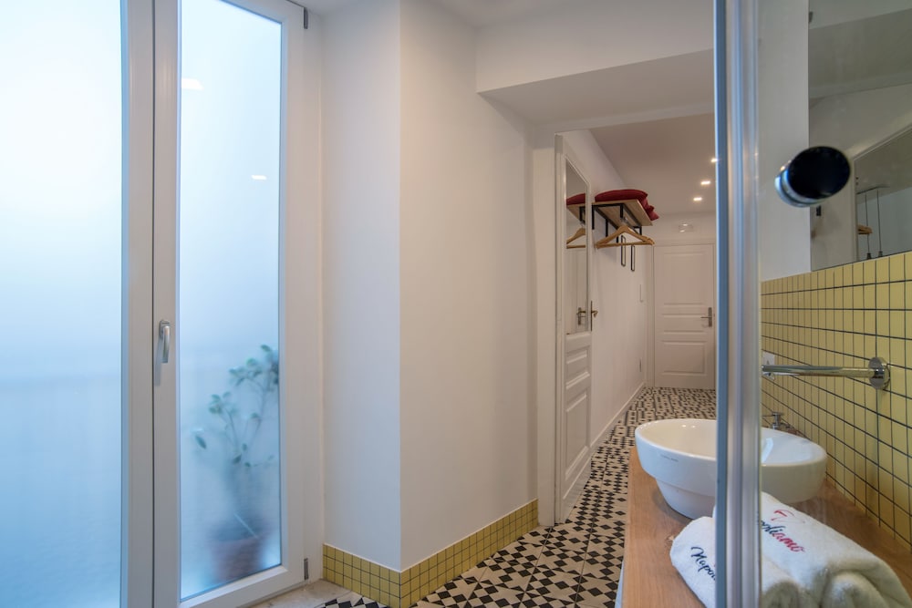 Napoliamo Guest House 44/45