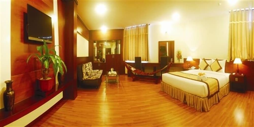 SENIOR, KING BED