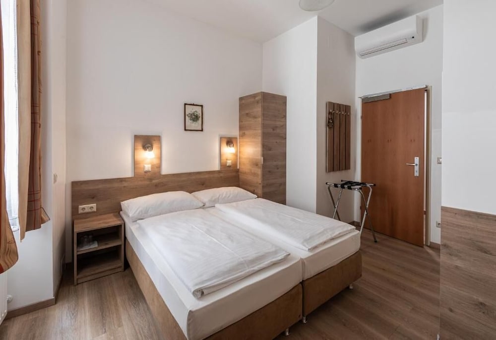 Terminus Hotel 33/50
