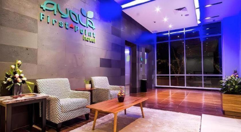 Ayola First Point Hotel Pekanbaru 38/48