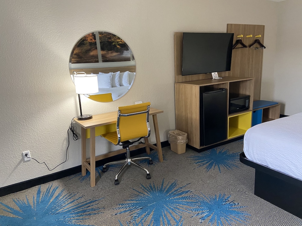 Days Inn by Wyndham Newnan 34/43