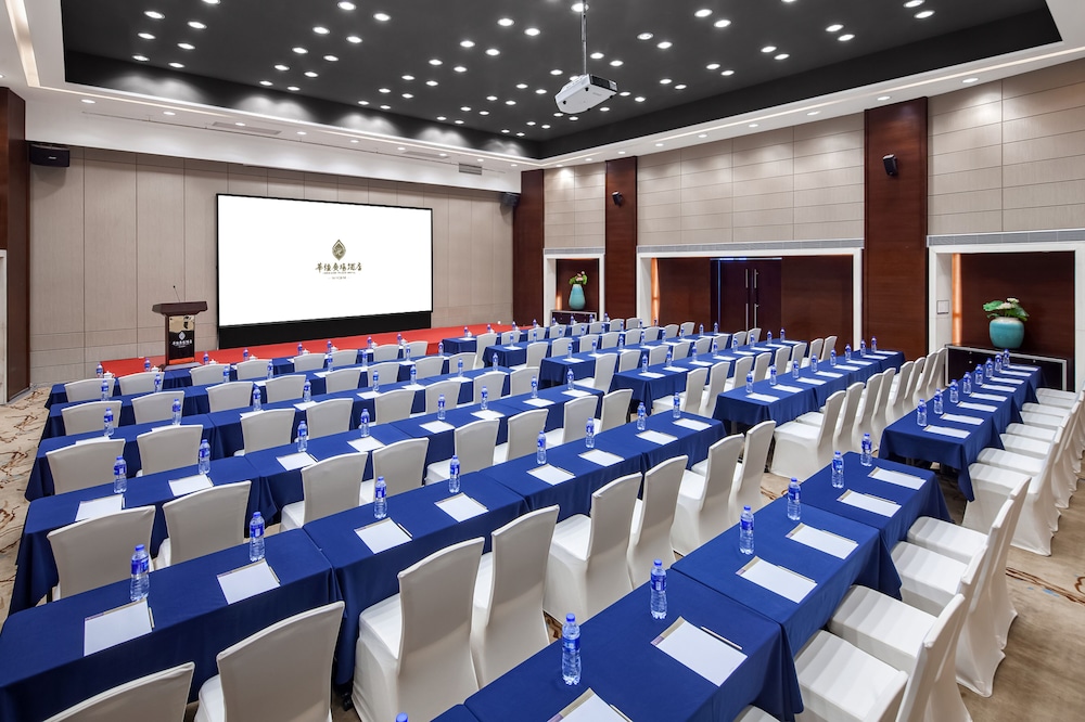 Huaqiang Plaza Hotel 41/42