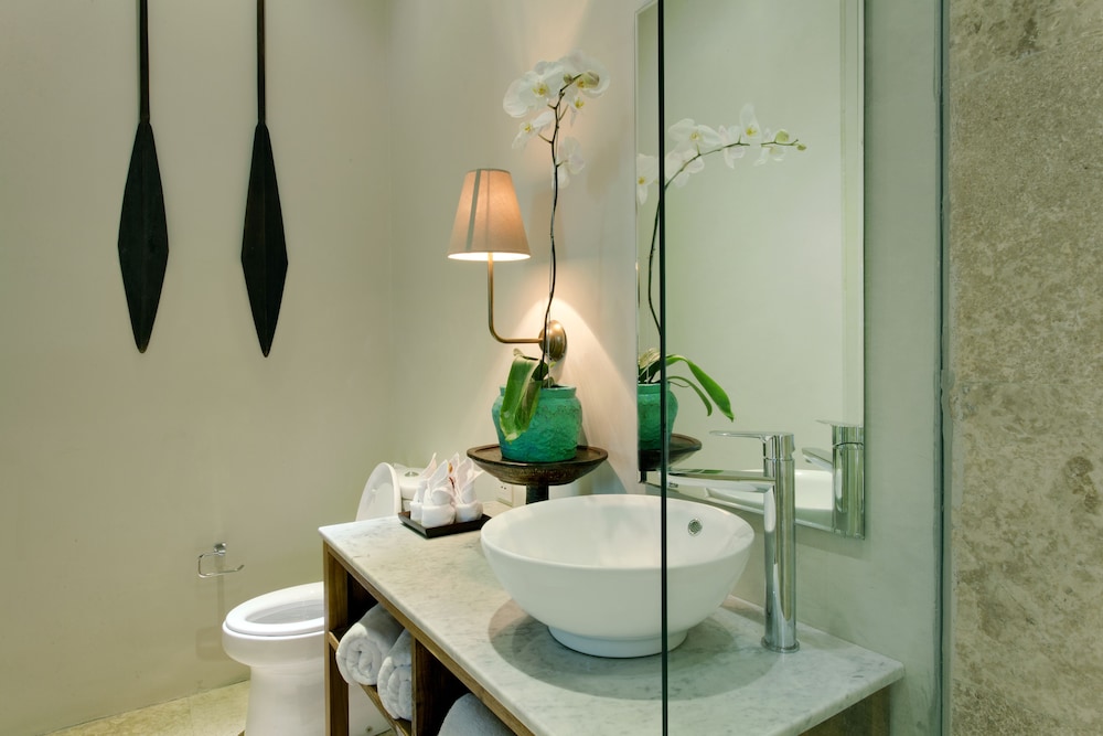 Room & Vespa 3 25/28