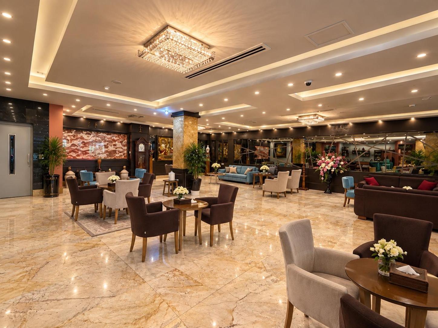 Grand Palace Hotel 60/71