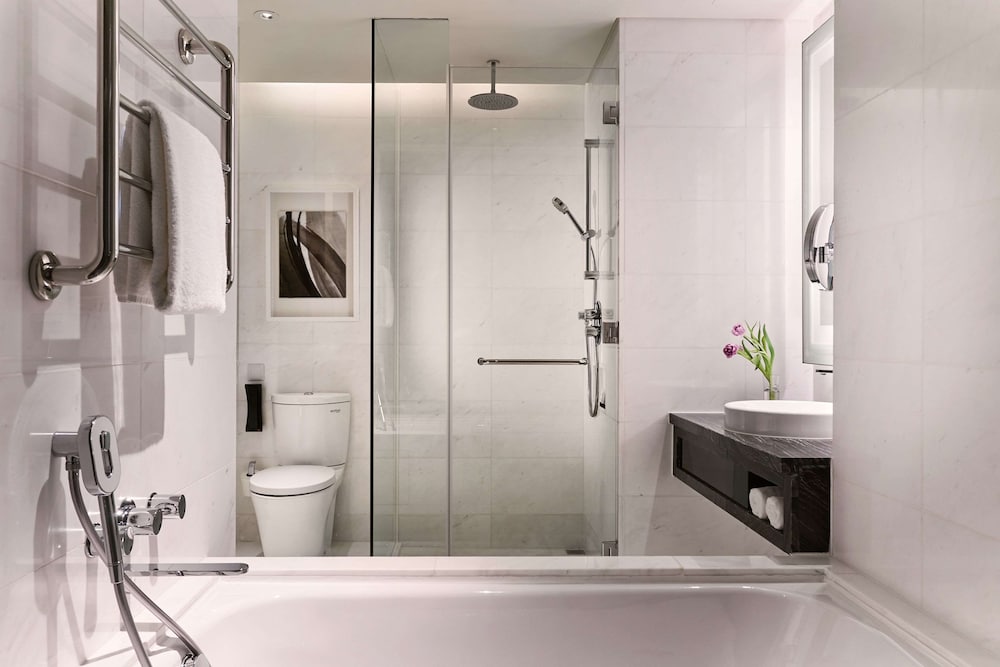 Carlton City Hotel Singapore 50/50