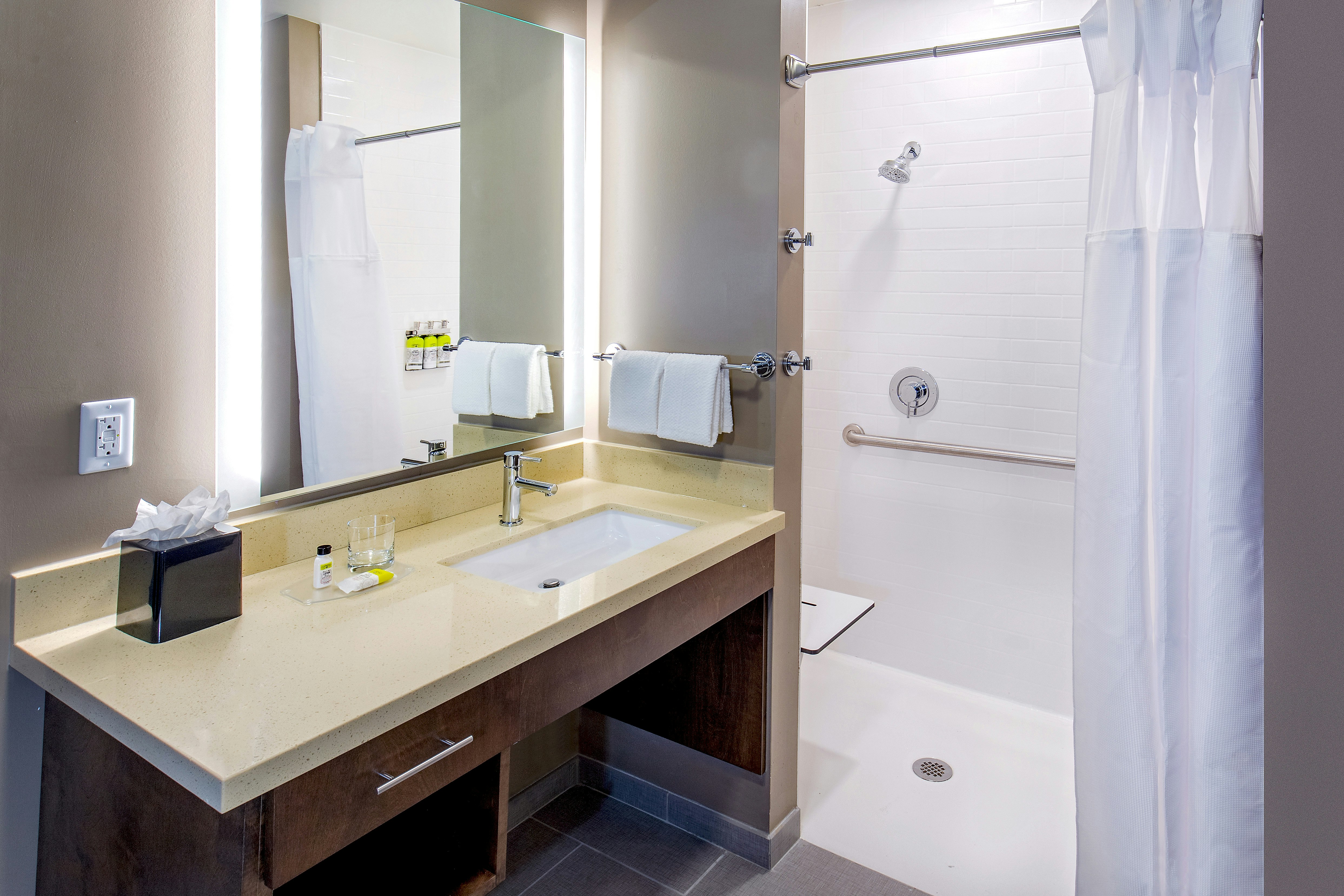 Staybridge Suites Charlottesville Airport 51/53