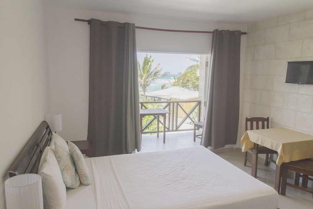 Ocean Spray Beach Apartments 12/50