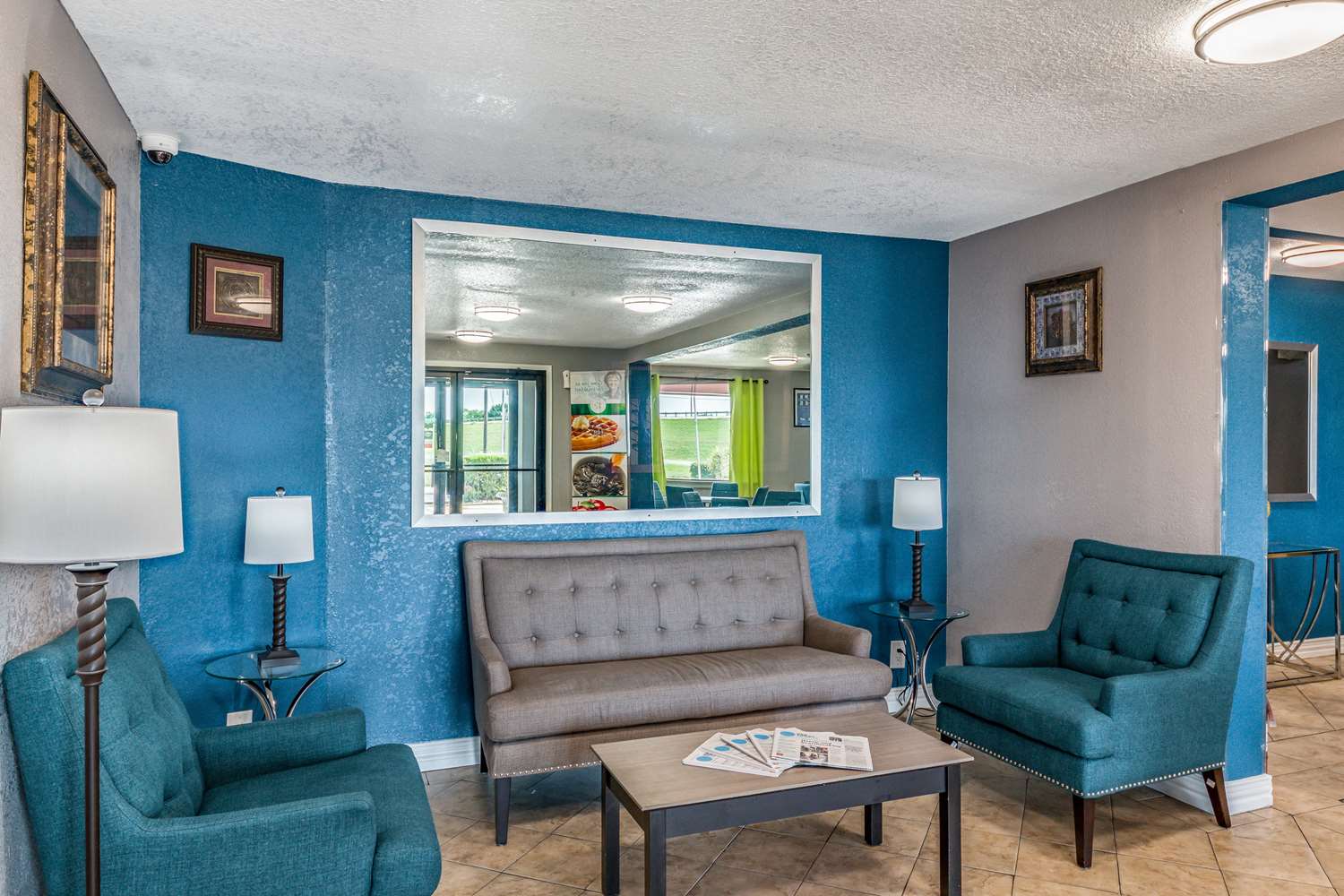 Quality Inn I-10 East near Frost Bank Center 25/42