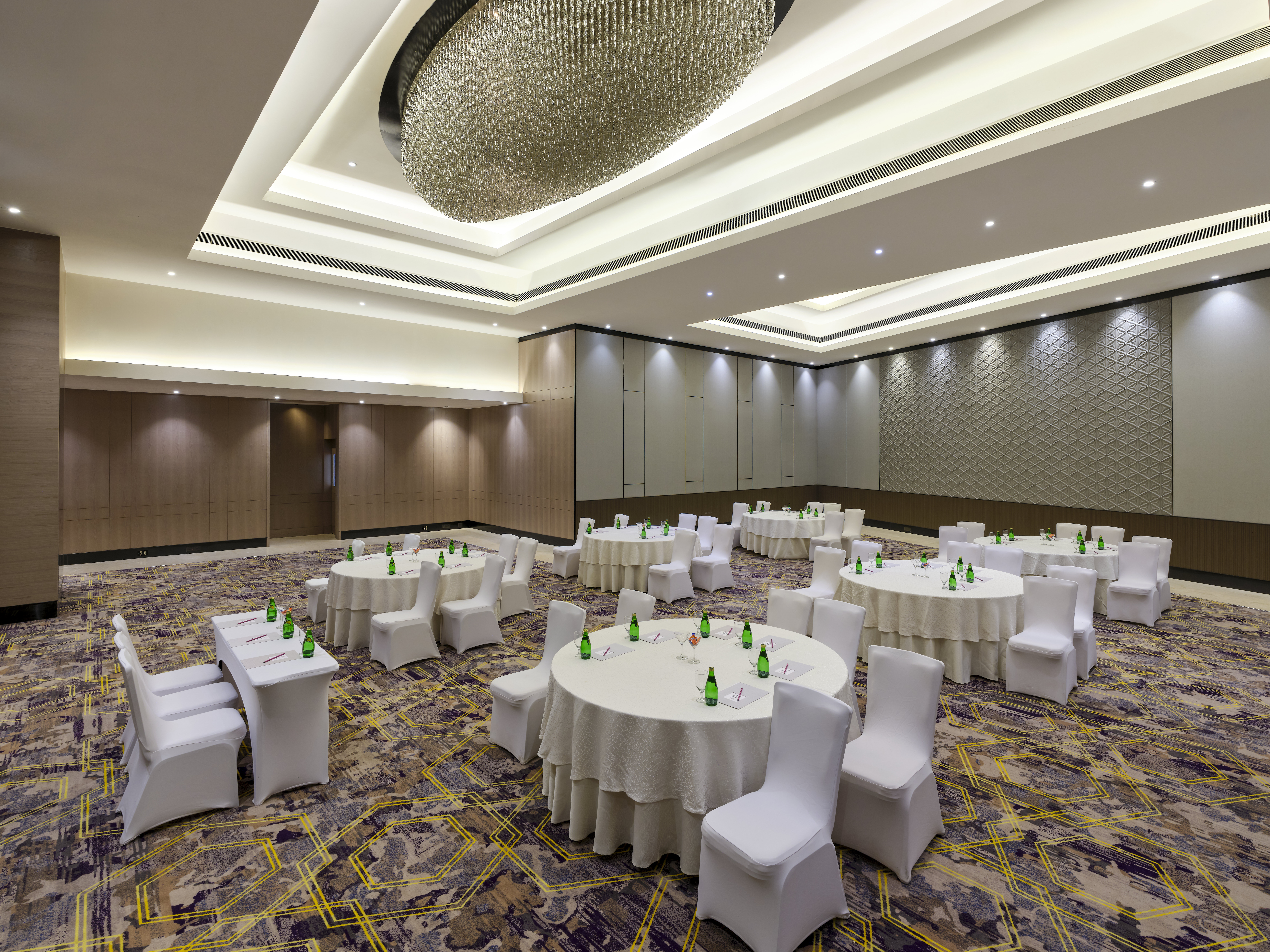 Crowne Plaza Ahmedabad City Centre 62/70