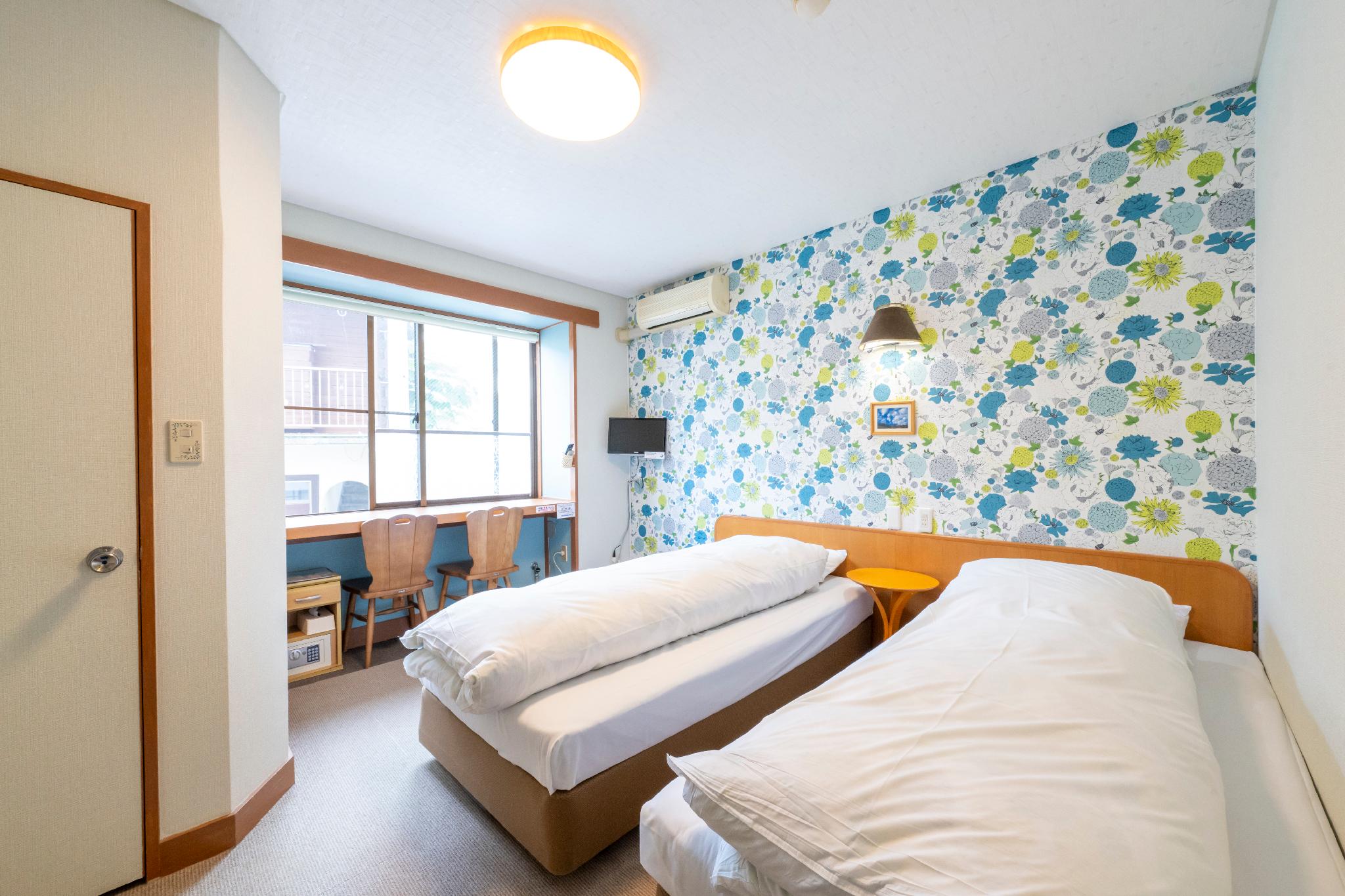 Standard, Twin Beds