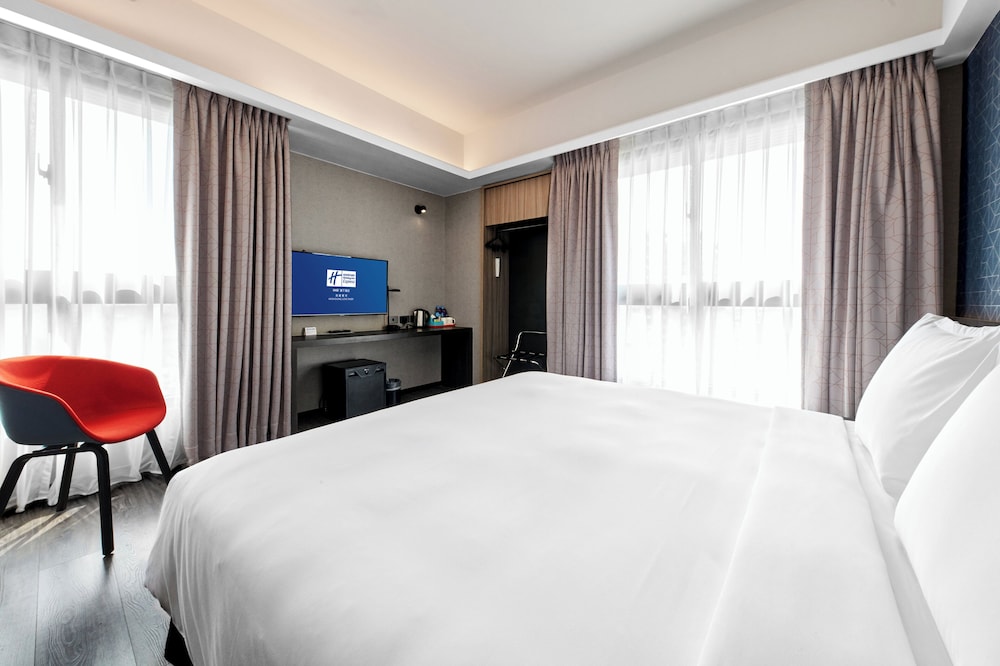 Holiday Inn Express Kaohsiung Love River 17/49