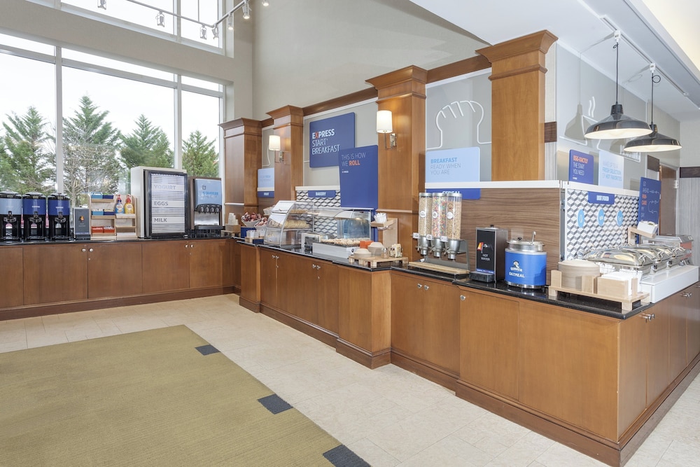 Holiday Inn Expresss And Suites Long Island East End 12/49