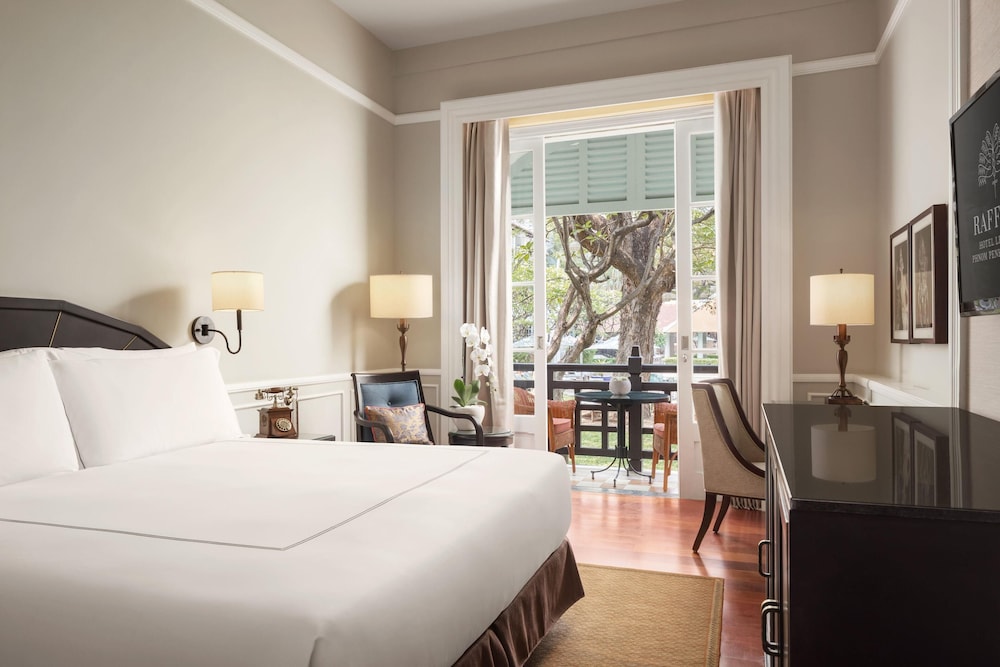 State, 2 King Beds, Pool View