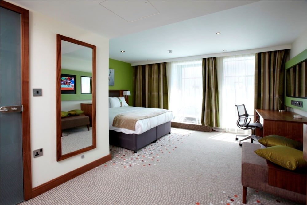 HOLIDAY INN BRISTOL CITY CENTRE 8/55
