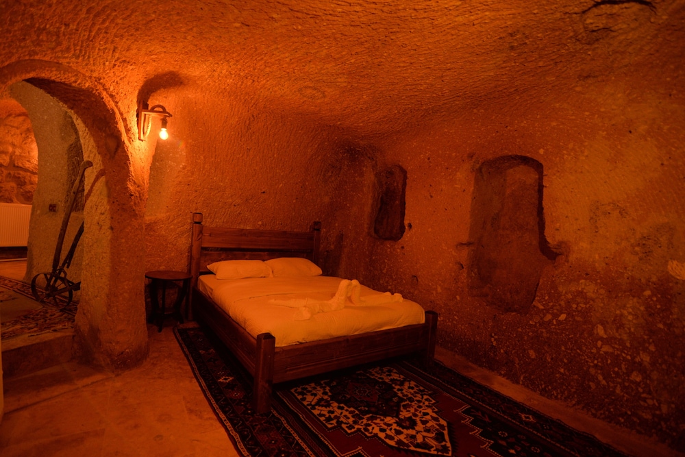 The Cave House 19/38