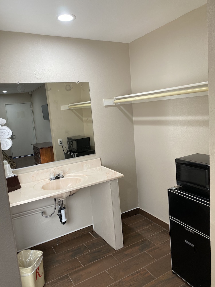 Studio6 Hemet, CA 6/51