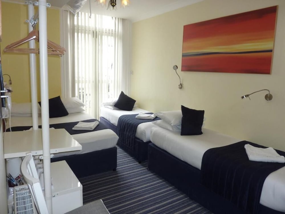Manor Hotel 28/58