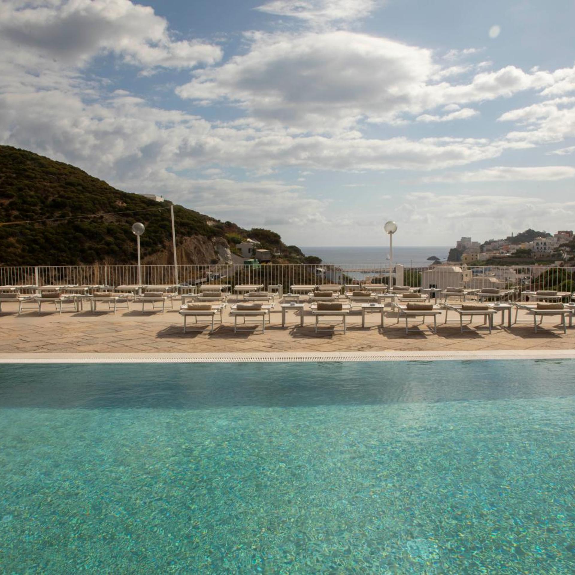 Grand Hotel Chiaia di Luna 50/55