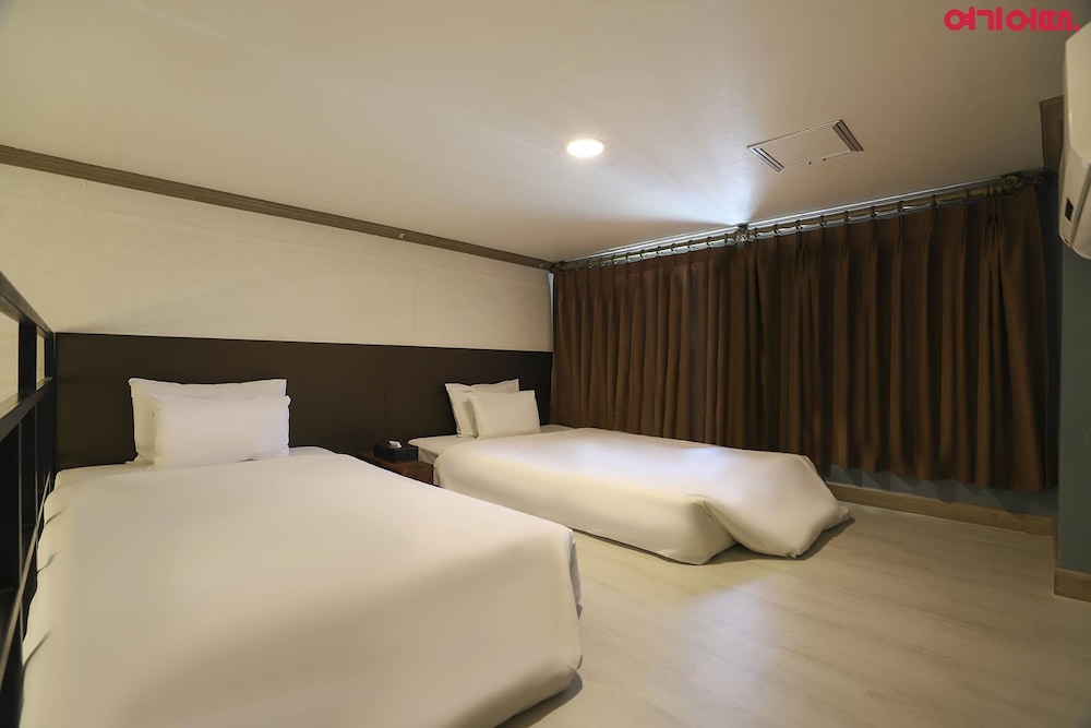Hotel Hue Loft 11/50